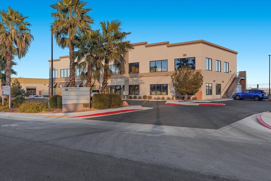 7080 La Cienega St, Las Vegas, NV à vendre - Photo de l’immeuble – Image 3 sur 32