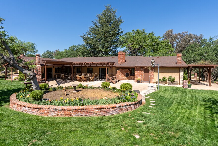 6125 El Pomar Dr, Templeton, CA à vendre - Photo de l’immeuble – Image 2 sur 66