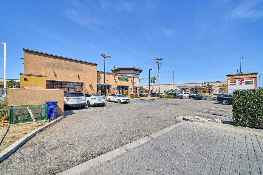11759 Carson St, Lakewood, CA à vendre - Photo de l’immeuble – Image 3 sur 15