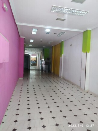 Plus de détails pour Local commercial à vendre