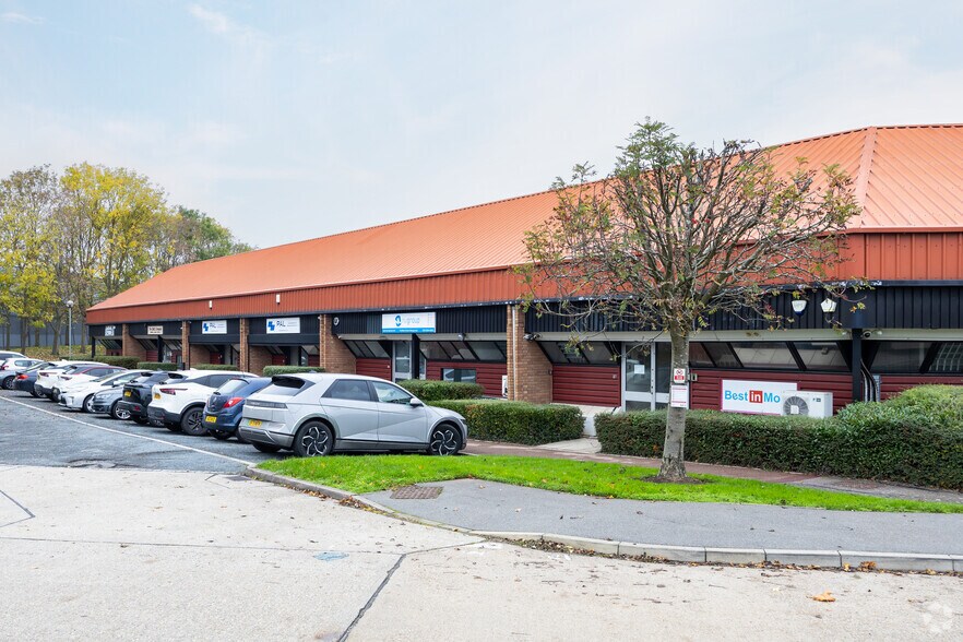 Hornsby Sq, Basildon à louer - Photo de l’immeuble – Image 2 sur 2