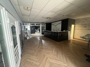 11703-11725 170 St NW, Edmonton, AB à louer Photo de l’immeuble– Image 2 sur 3