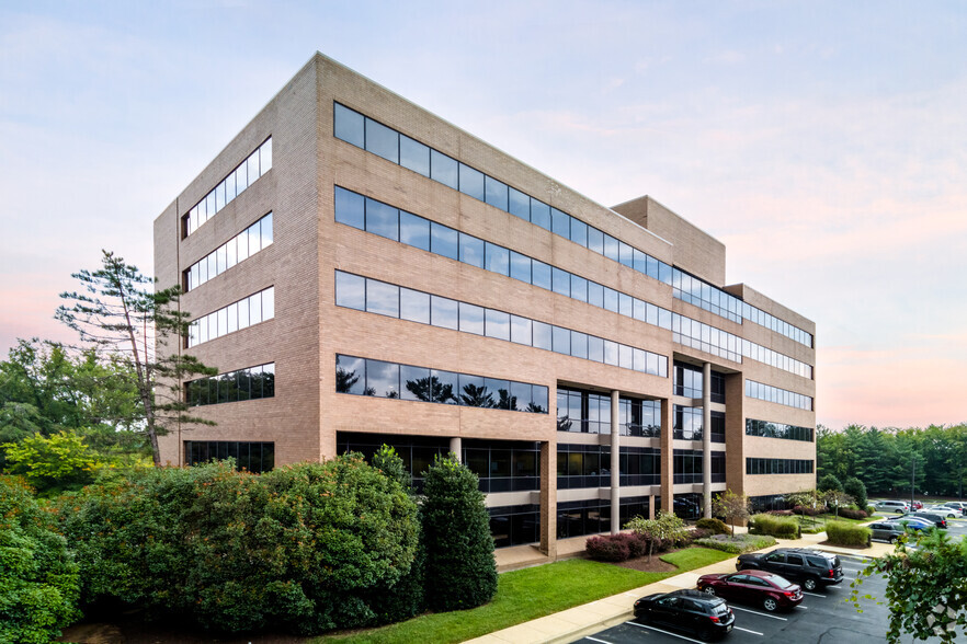 7833 Walker Dr, Greenbelt, MD à louer - Photo principale – Image 1 sur 1