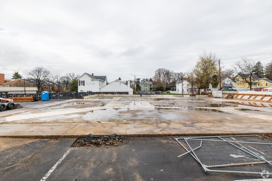 206 E Market St, Leesburg, VA à vendre - Photo principale – Image 1 sur 2