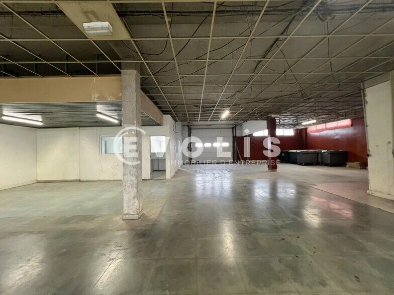 Local d’activités dans Neuilly-Plaisance à louer - Photo de l’immeuble – Image 2 sur 32
