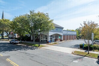 107 Main St, Greenfield, MA à louer Photo de l’immeuble– Image 2 sur 12