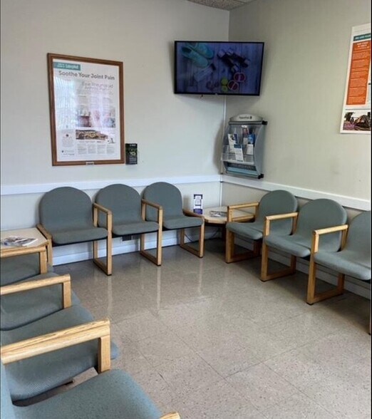 1050 Warwick Ave, Warwick, RI à louer - Photo intérieure – Image 3 sur 14