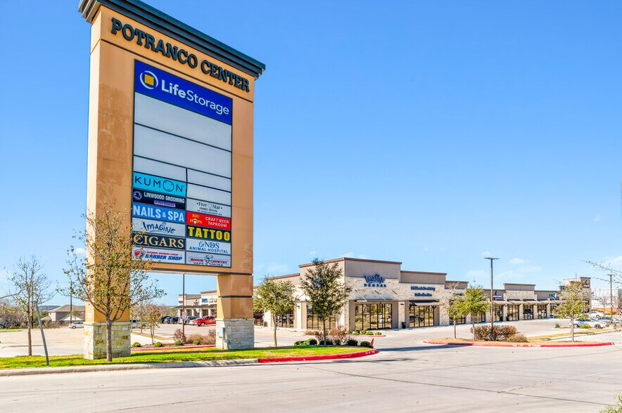 12991 Potranco Rd, San Antonio, TX à louer - Photo de l’immeuble – Image 2 sur 8