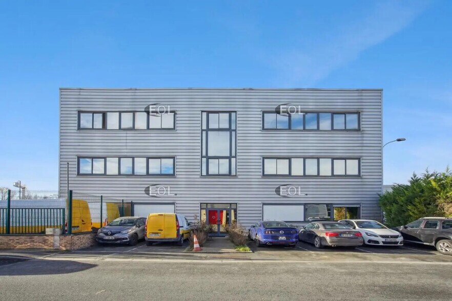 Local d'activités dans Carrières-sur-Seine à vendre - Photo de l’immeuble – Image 2 sur 16