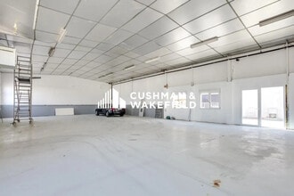 Local d’activités dans Décines-Charpieu à louer Photo de l’immeuble– Image 2 sur 4