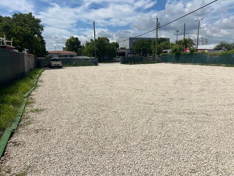10839 22nd St, Miami, FL à louer - Photo de l’immeuble – Image 2 sur 3