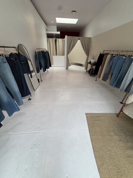 8215 Melrose Ave, Los Angeles, CA à louer - Photo de l’immeuble – Image 3 sur 13