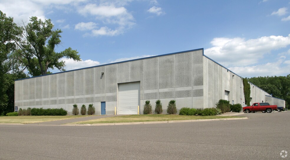 11551 NW Eagle St, Minneapolis, MN à louer - Photo principale – Image 1 sur 2