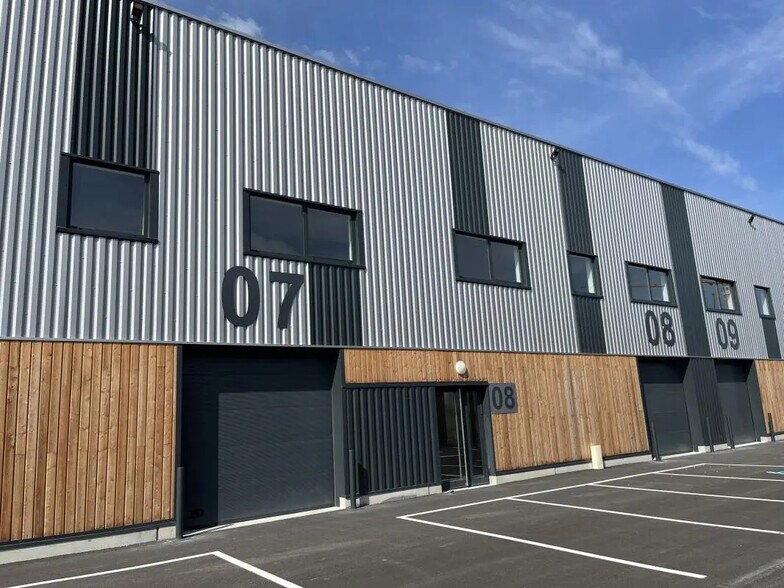 Local d’activités dans Wattrelos à louer - Photo de l’immeuble – Image 3 sur 5