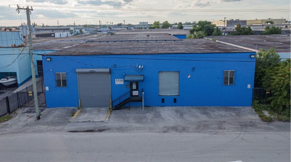 5550 NW 35th Ct, Miami, FL à louer - Photo principale – Image 1 sur 21