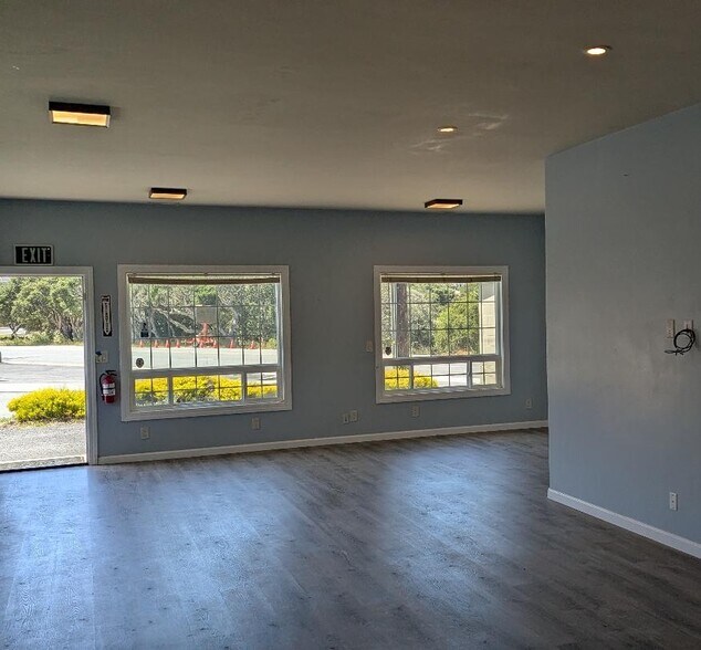 557 Charles Ave, Seaside, CA à louer - Photo de l’immeuble – Image 2 sur 17