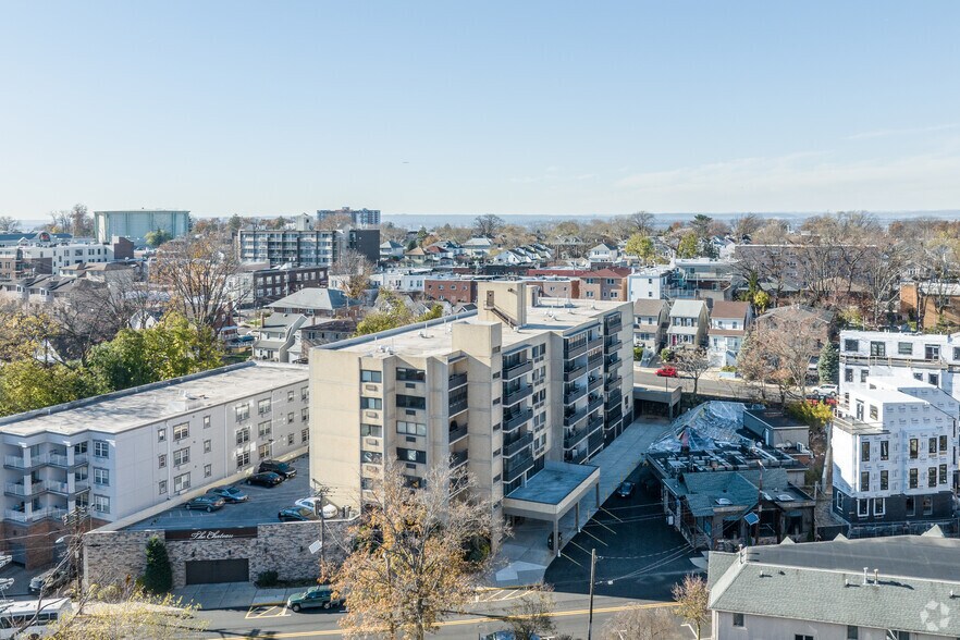 555 Gorge Rd, Cliffside Park, NJ à louer - Photo de l’immeuble – Image 1 sur 7