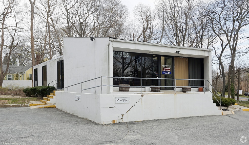 Corner Of N Country & Pine Hill Road, Port Jefferson, NY à louer - Photo de l’immeuble – Image 3 sur 3