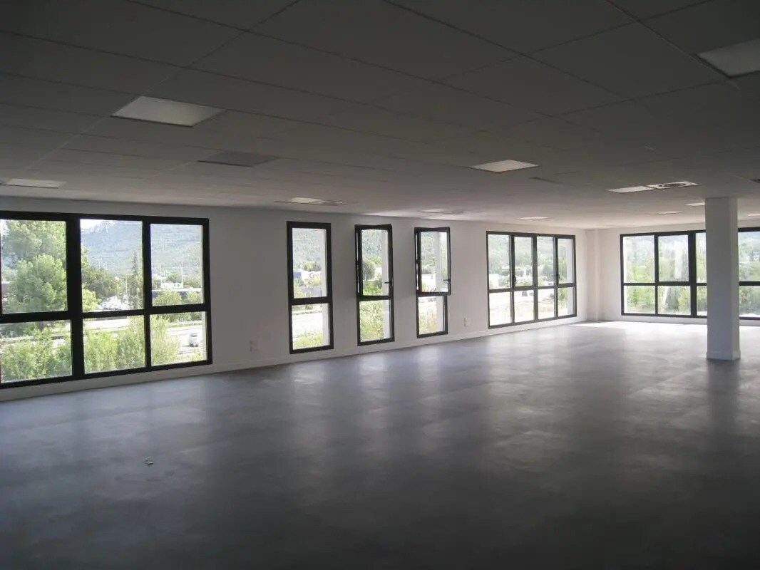 Bureau dans Aubagne à louer Photo de l’immeuble– Image 1 sur 7
