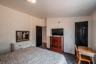 Plus de détails pour 297 Main St W, Monmouth, OR - Logement à vendre