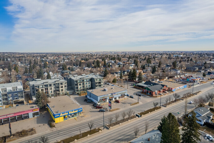 602 16th Ave NW, Calgary, AB à louer - Aérien – Image 2 sur 5