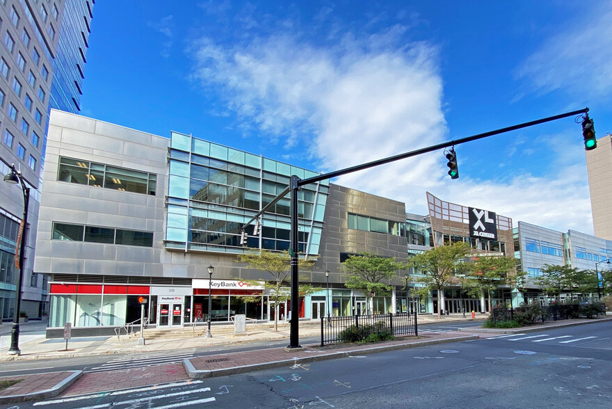 225-241 Trumbull St, Hartford, CT à louer - Photo de l’immeuble – Image 2 sur 7
