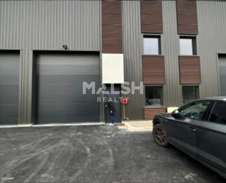 Local d’activités dans Villefranche-sur-Saône à louer - Photo de l’immeuble – Image 1 sur 2