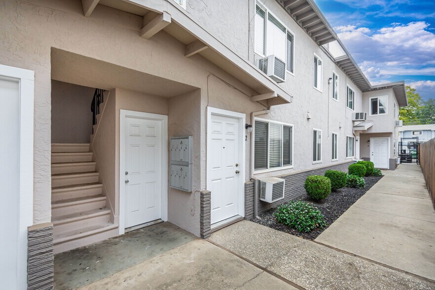 1817 W St, Sacramento, CA à vendre - Photo de l’immeuble – Image 3 sur 16