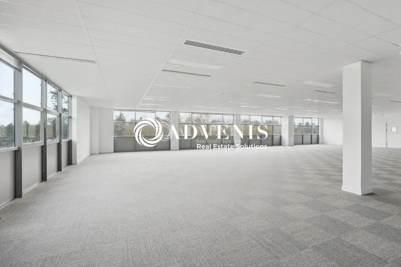 Local d’activités dans Guyancourt à louer Photo de l’immeuble– Image 1 sur 6