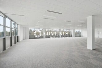 Local d’activités dans Guyancourt à louer Photo de l’immeuble– Image 1 sur 6