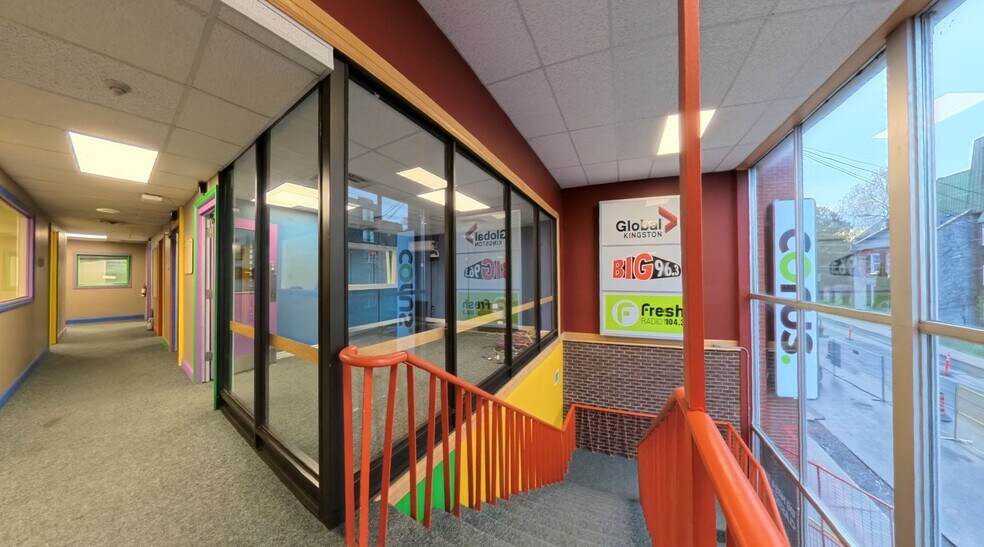 170 Queen St, Kingston, ON à vendre - Photo de l’immeuble – Image 3 sur 6