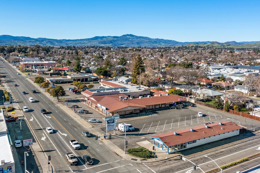 1338 W Texas St, Fairfield, CA à vendre - Photo de l’immeuble – Image 3 sur 8
