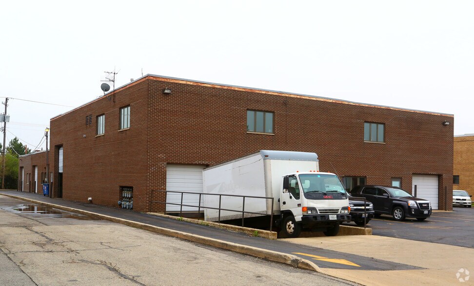 515-517 Morse Ave, Schaumburg, IL à louer - Photo de l’immeuble – Image 1 sur 4