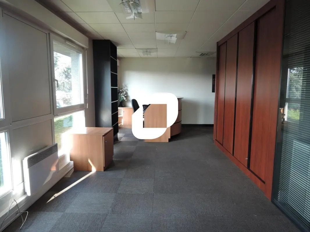 Bureau dans Magny-le-Hongre à louer Photo intérieure– Image 1 sur 5