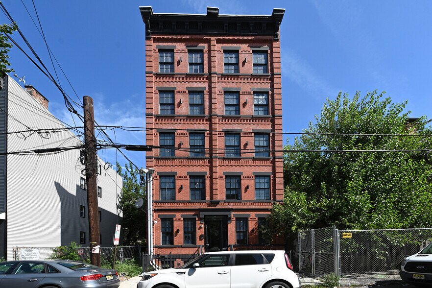 208 15th St, Jersey City, NJ à vendre - Photo de l’immeuble – Image 2 sur 47