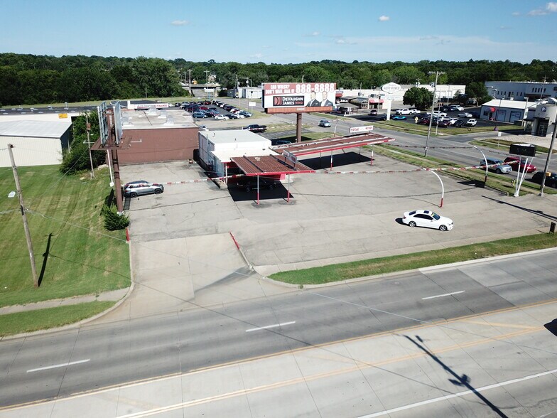 100 SE 29th St, Topeka, KS à vendre - Photo de l’immeuble – Image 2 sur 7