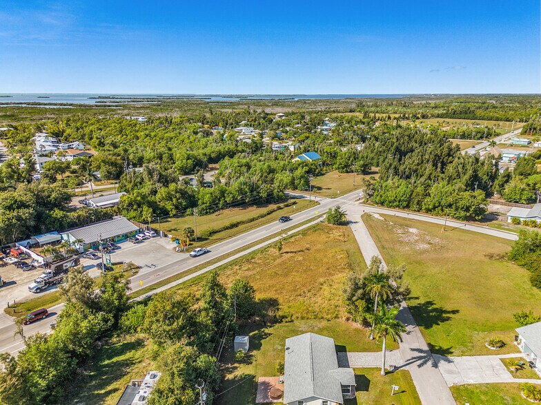 5585 Avenue D, Bokeelia, FL à vendre - Photo de l’immeuble – Image 2 sur 15