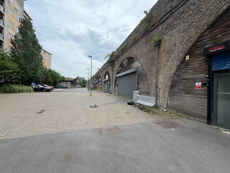 Arch 32 Stanley Rd, Harrow à louer - Photo de l’immeuble – Image 2 sur 3