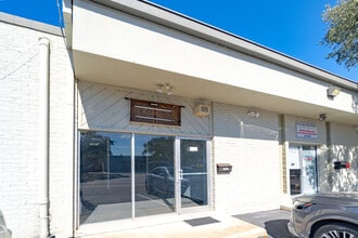 11719-11729 Warfield St, San Antonio, TX à louer Photo intérieure– Image 2 sur 12