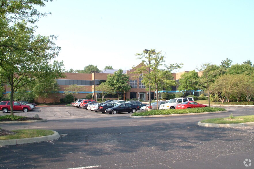 525 W Schrock Rd, Westerville, OH à louer - Photo de l’immeuble – Image 3 sur 5