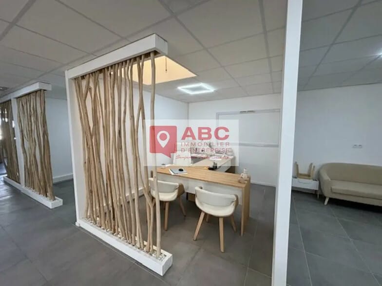 Bureau dans Vendargues à louer - Photo intérieure – Image 2 sur 4