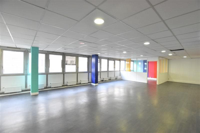 Bureau dans Paris à louer - Photo de l’immeuble – Image 2 sur 7