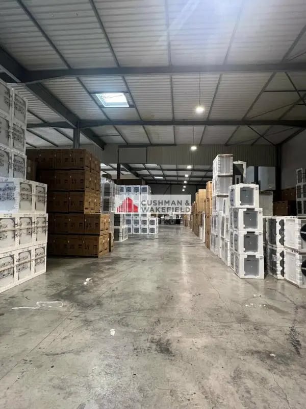 Local d’activités dans Vézénobres à louer Photo intérieure– Image 1 sur 4