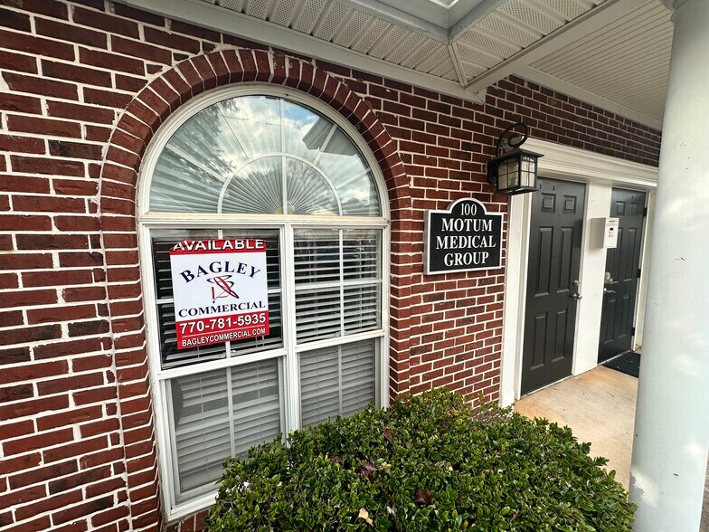 106 Pilgrim Village Dr, Cumming, GA à louer - Photo de l’immeuble – Image 1 sur 19