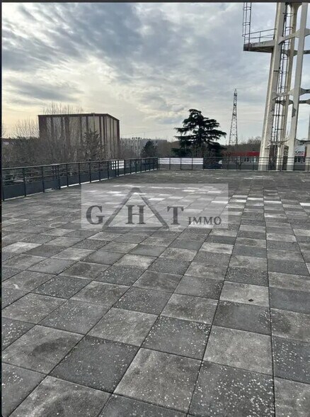 Bureau dans Villeneuve-la-Garenne à louer - Photo de l’immeuble – Image 3 sur 3