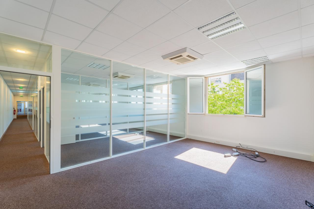 Bureau dans Montrouge à louer Photo de l’immeuble– Image 1 sur 6