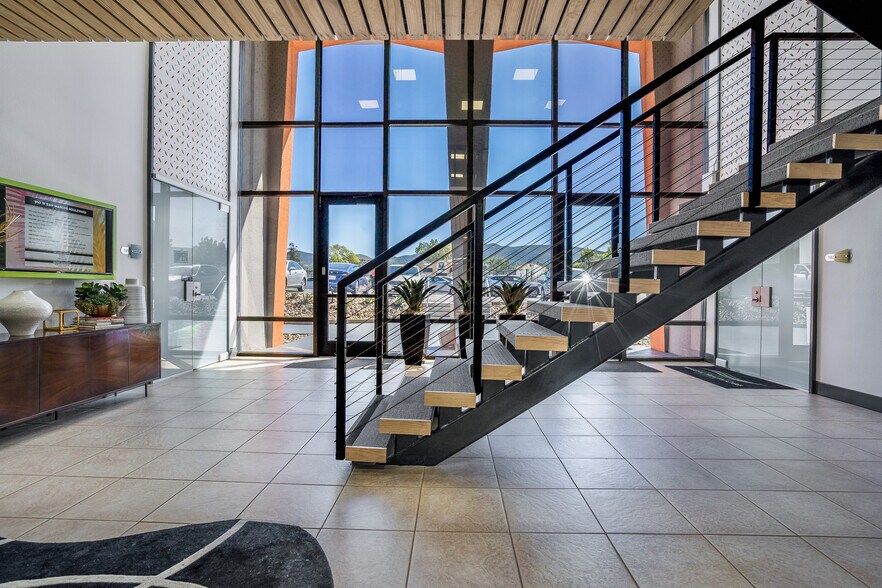 910 W San Marcos Blvd, San Marcos, CA à louer - Hall d’entrée – Image 3 sur 35