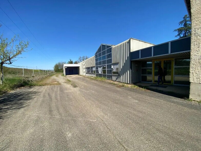 Local d’activités dans La Chapelle-de-Guinchay à louer - Photo de l’immeuble – Image 1 sur 5