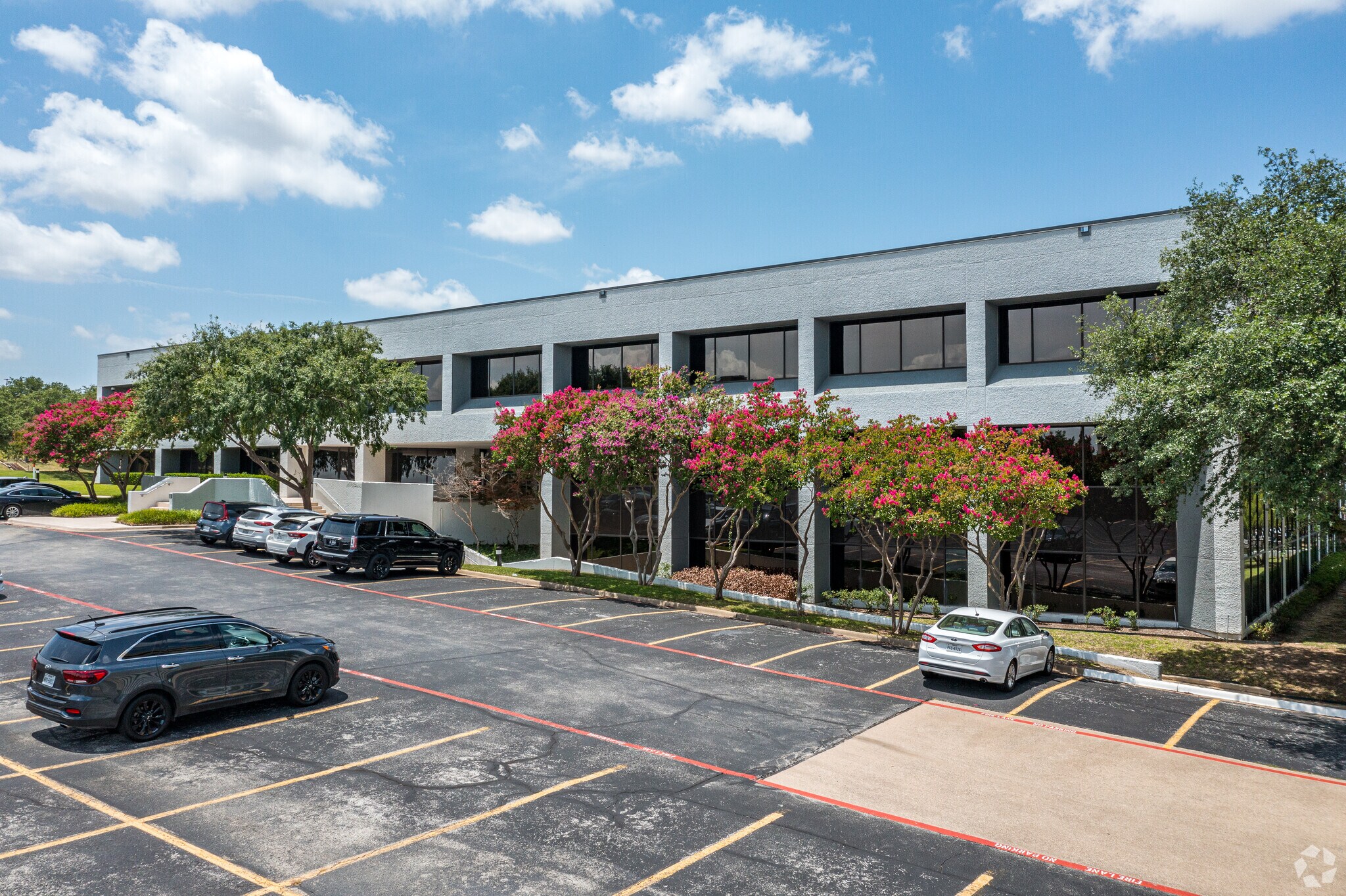 1333 Corporate Dr, Irving, TX à louer Photo principale– Image 1 sur 15