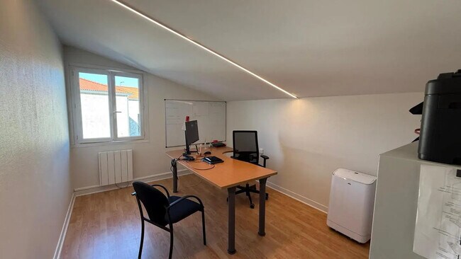 Plus de détails pour Local d'activités à louer